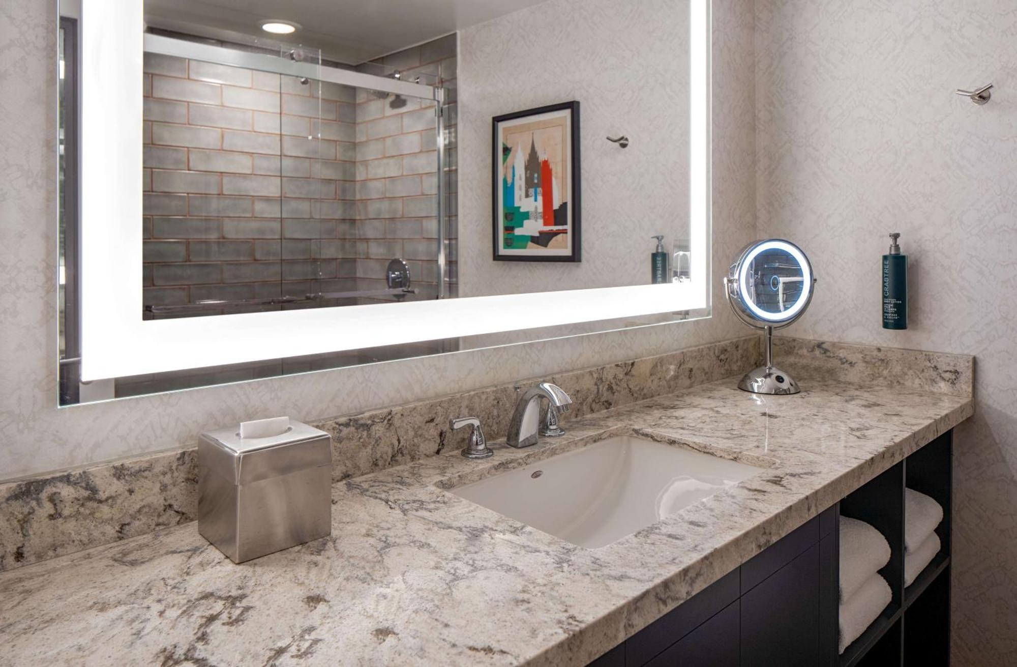 Doubletree Suites By Hilton Salt Lake City Bagian luar foto