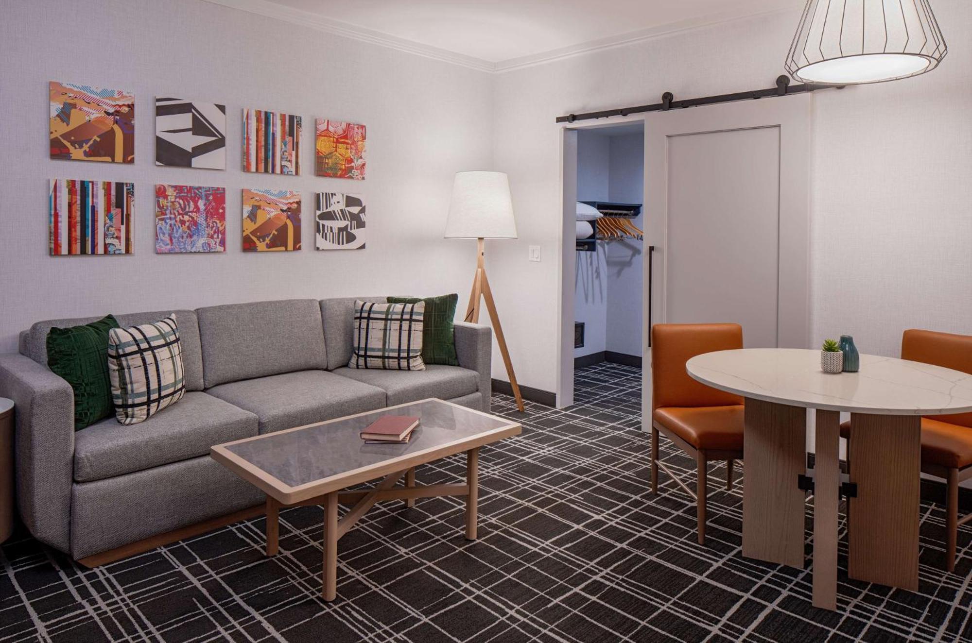 Doubletree Suites By Hilton Salt Lake City Bagian luar foto