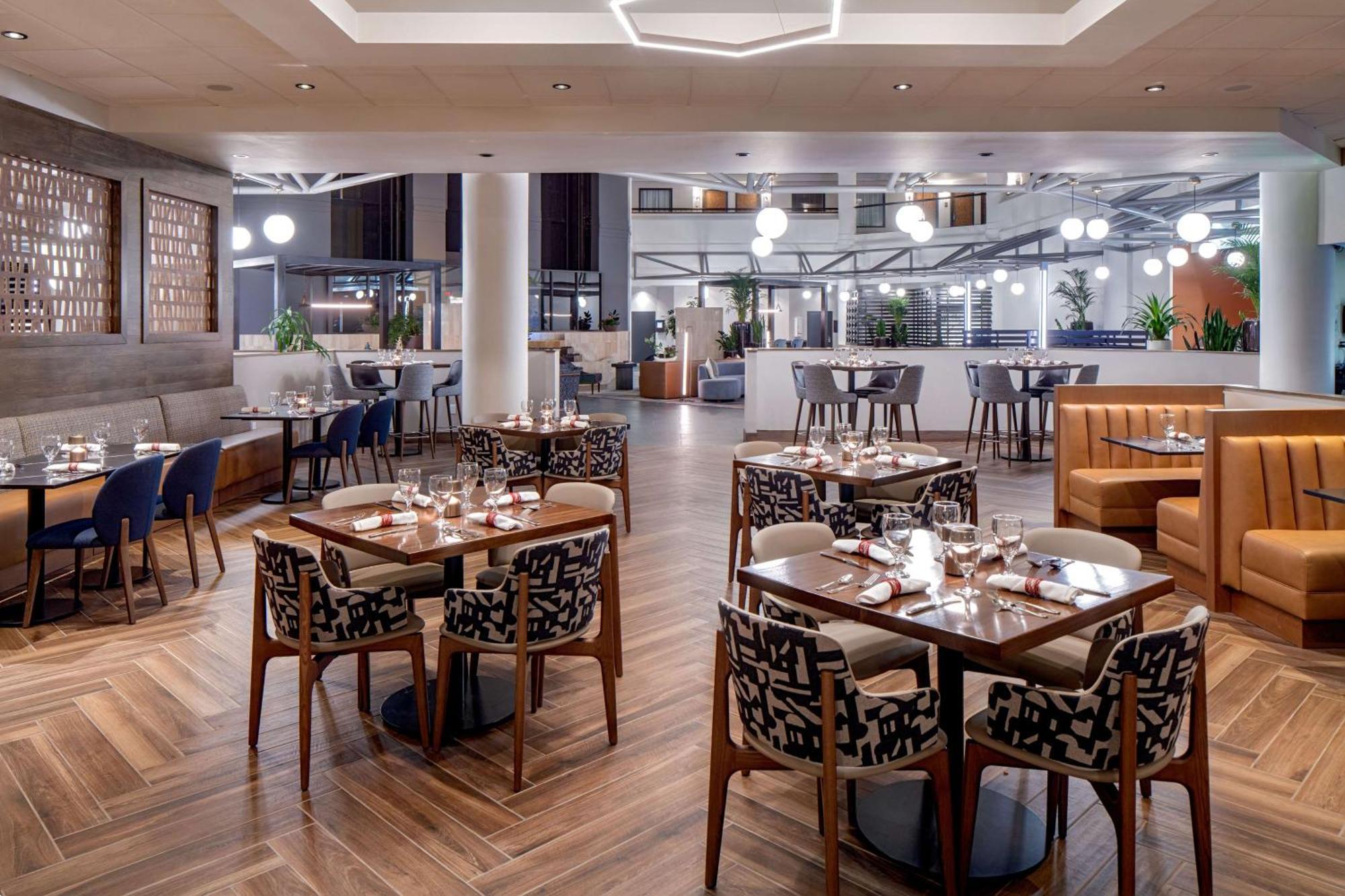 Doubletree Suites By Hilton Salt Lake City Bagian luar foto
