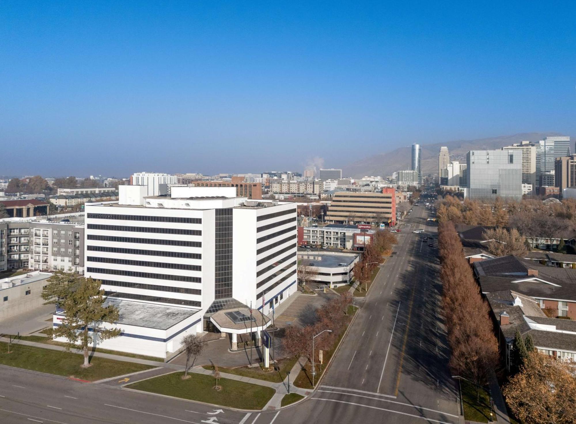 Doubletree Suites By Hilton Salt Lake City Bagian luar foto